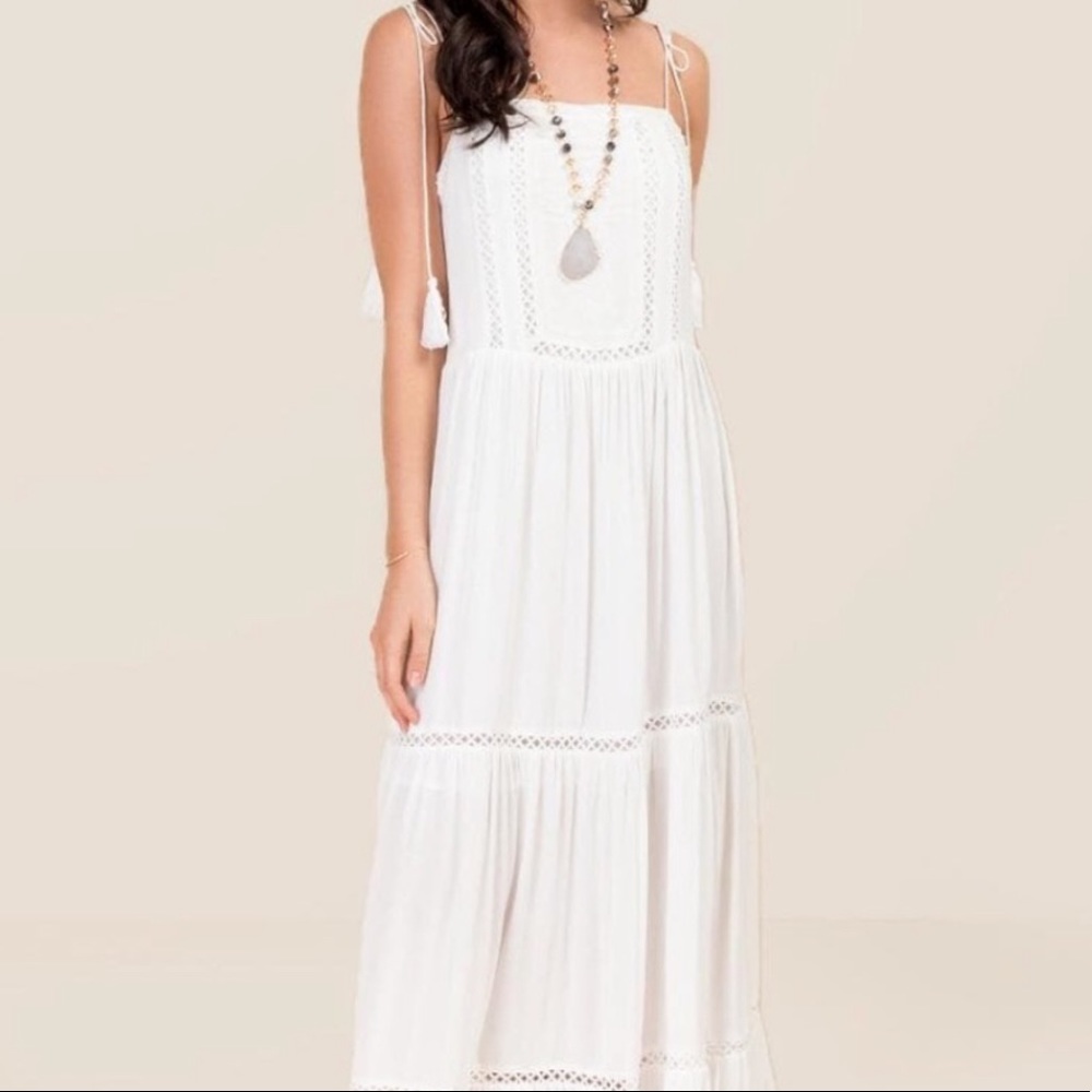 NWOT Francesca’s White Maxi Dress